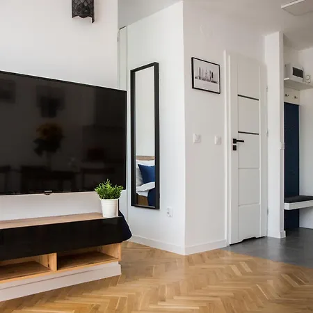 Center Pereca, Next To Warsaw's Business District & Metro Onz, By Warsawskyline Apartment