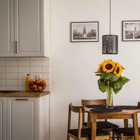 Center Pereca, Next To Warsaw's Business District & Metro Onz, By Warsawskyline Apartment *